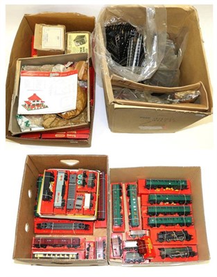 Lot 3252 - Triang Railways OO/HO Gauge Locomotives And Rolling Stock including R53 Princess Elizabeth...