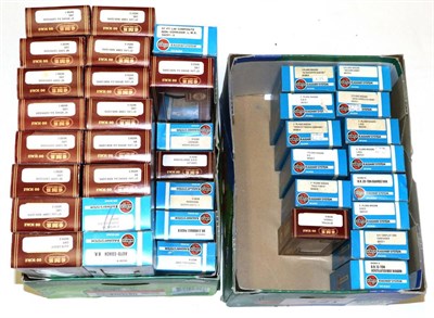 Lot 3261 - Airfix/GMR OO Gauge A Collection Of Assorted Coaches And Wagons (all E boxes G-E) (37)