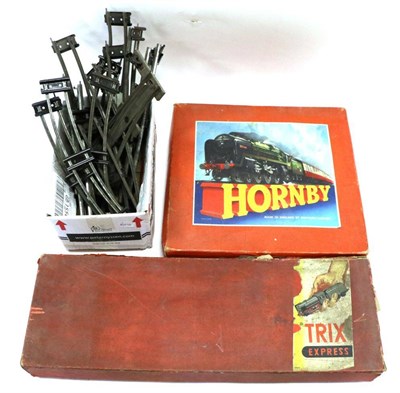 Lot 3315 - Hornby O Gauge No.41 Tank Passenger Set with c/w 0-4-0BR 82011 locomotive and three coaches...