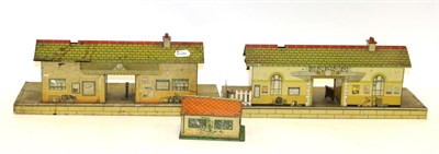 Lot 3317 - Hornby O Gauge Two Station Buildings both with cut through entry ways, one electric (though...