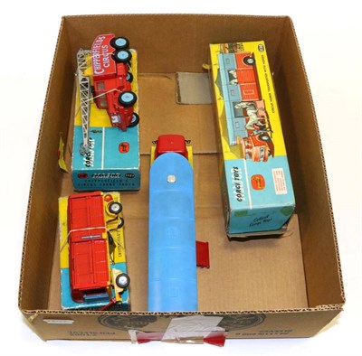 Lot 3508 - Corgi Chipperfield's Circus 1121 Crane truck (E-G box F-G) 1123 Animal cage (G-E box F-G) and...