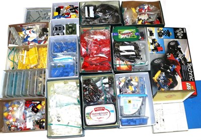 Lot 3524 - Lego A Large Collection Of Assorted Loose Pieces and a 8860 Technics Set (boxed)