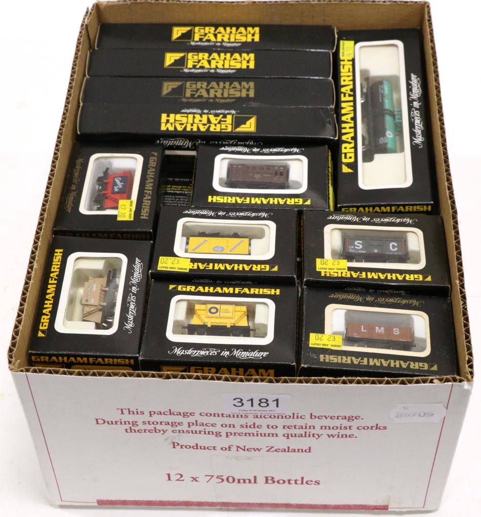 Lot 3181 - Graham Farish N Gauge Rolling Stock including 9 LMS coaches, 3 Pullmans, 4 Caledonian coaches...