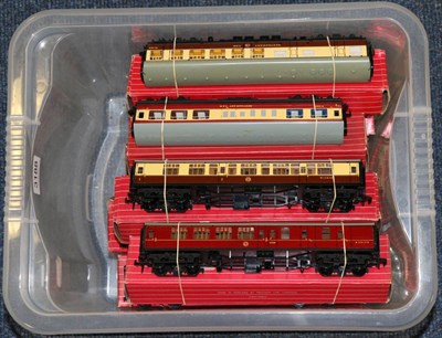 Lot 3188 - Hornby Dublo 2-Rail Coaches 4070 Restaurant car WR (E box G-E) 4048 Composite Restaurant car,...