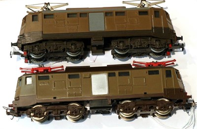 Lot 3196 - Lima HO Gauge FS E424143 Locomotive with twin pantographs, together with a similar locomotive...