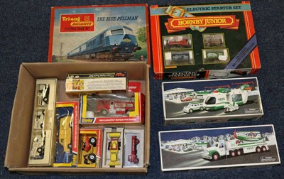 Lot 3240 - Triang OO Gauge RS52 Pullman Blue Set (G-E box F-G) Hornby Junior R776 Electric starter set...