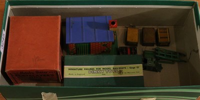 Lot 3245 - Hornby Series O Gauge Platelayers Hut (E-G box G) four items of luggage, barrow and luggage...