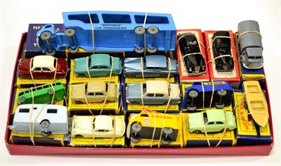 Lot 3394 - Matchbox 1-75's 3 Caravan 21 Coach 22 Vauxhall Cresta 25 Dunlop van 30 Ford Prefect 32 Jaguar...