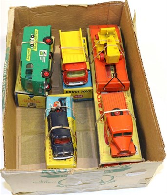 Lot 3399 - Matchbox K8 Prime Mover And Caterpillar Tractor (G, tractor lacks tracks, box G) M6 Racing car...