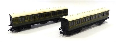 Lot 3289 - Constructed OO Gauge Southern Compartment Coach Kits brake/3rd 2673 and all 3rd 321 (both G-E) (2)