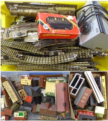 Lot 3318 - Various OO Gauge Items including three Triang clerestory coaches, a box of Hornby Dublo track...