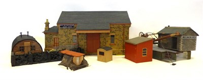 Lot 3332 - Constructed O Gauge Kit Accessories Great Western Goods Depot Brunel broad gauge design, with...