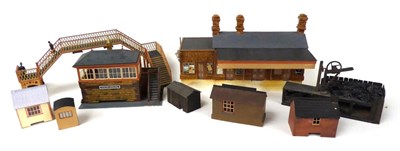 Lot 3334 - Constructed O Gauge Kit Accessories Great Western Wayside Station Building signal box,...