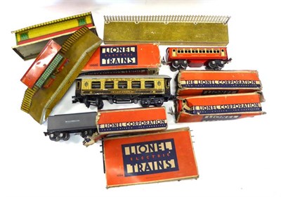 Lot 3355 - Lionel 0 Gauge 3-Rail Electric Locomotive 1668E 2-6-0 Streamliner with tender; two 1690 coaches...