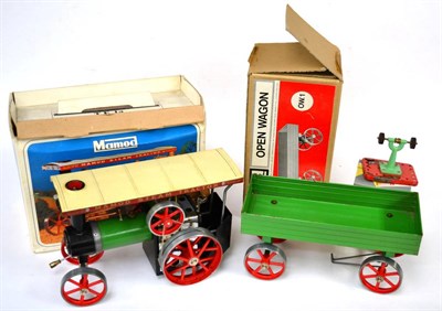 Lot 3372 - Mamod TE1a Traction Engine (G-E, has been fired, box G-F) OW1 open wagon (E box G-E) and two...