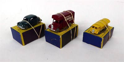 Lot 3457 - Matchbox 1-75's 11 Tanker yellow MW 17 Matchbox Removals van maroon MW and 46 Morris Minor MW...