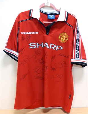 Lot 40 - Manchester United Treble Winners 1998-99 Signed Shirt signed by Curtis, May, Giggs, P Neville,...