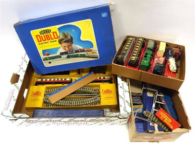 Lot 231 - Hornby Dublo 3-Rail Silver King Locomotive BR 60016 and two BR(M) coaches (all G) in set box...
