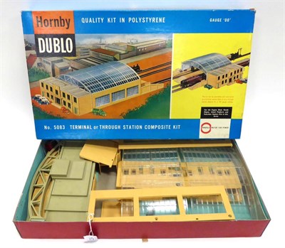 Lot 234 - Hornby Dublo 5083 Terminal Or Through Station Composite Kit (contents unchecked but appears...