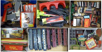 Lot 247 - Hornby Railways And Triang OO Gauge Rolling Stock And Accessories including Triang Giraffe box...