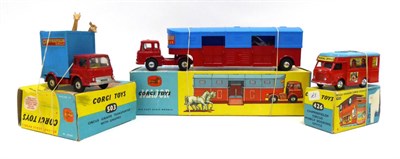 Lot 560 - Corgi Chipperfields Circus 1130 Horse transporter 4426 Mobile booking office (box damaged) and...