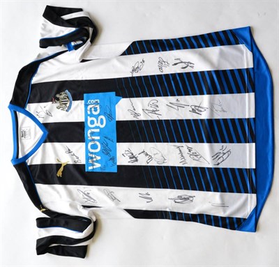 Lot 39 - Signed Football Shirt Newcastle United, Black/White Stripes