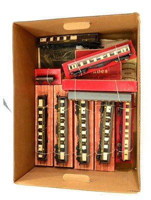 Lot 251 - Graham Farish OO Gauge Five Pullman Coaches including two Golden Arrows (four boxed, most with...