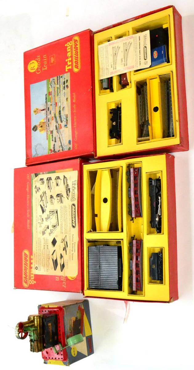 Lot 254 Triang OO Gauge Two Sets R0 Passenger Set