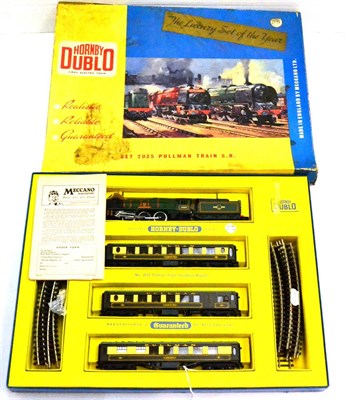 Lot 102 - Hornby Dublo Set 2035 Pullman Train consisting of Barnstaple BR 34005 and three Pullman coaches...