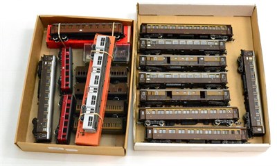 Lot 105 - Rivarossi And Others HO Gauge A Collection Of Assorted Continental Outline Coaches (mostly E-G,...