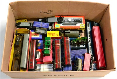 Lot 150 - Various OO Gauge including two Hornby Dublo suburban coaches (both F-G boxes G-F) three boxed...