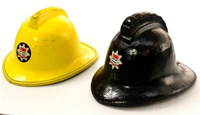 Lot 225 - London Fire Brigade Helmet black with step comb, yellow (2)