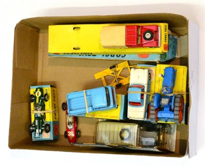 Lot 452 - Corgi Various Boxed Models Gift Set No.17 Land Rover with Ferrari on trailer (box F-P), 54...