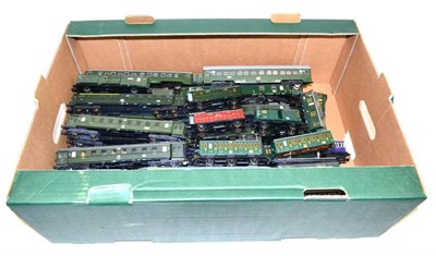 Lot 116 - Various Manufacturers HO Gauge A Collection Of Assorted Coaches (generally E, some have...