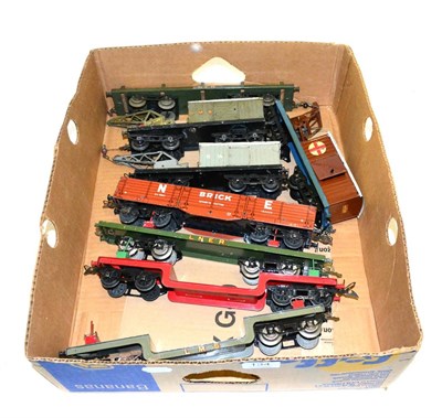 Lot 134 - Hornby O-Gauge Bogie Wagons LNER timber; Crane wagons: LMS, GWR and brown with red cross; NE Brick