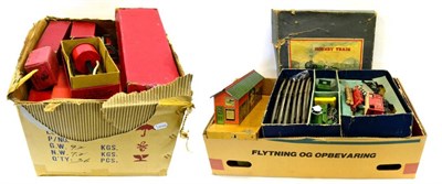 Lot 165 - Hornby O-Gauge No.601 Goods Set consisting of c/w 0-4-0 LNER 1842 and three wagons (G-F box P)...