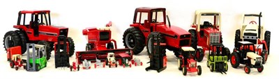 Lot 261 - Ertl A Collection Of Large Scale Tractors Case 2390, International 1086, International 5488 and...