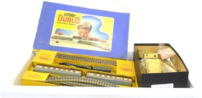 Lot 1078 - Hornby Dublo EDP20 Bristolian Gift Set consisting of Bristol Castle BR 7013 locomotive and two...