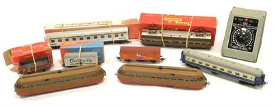 Lot 1081 - Rivarossi FNM Twin Pantograph Railcar A2002 in two tone brown (E) a pair of FS streamlined railcars