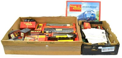 Lot 1084 - Triang Railways OO/HO Gauge RS52 Blue Pullman Set with power coach, dummy end and central coach...