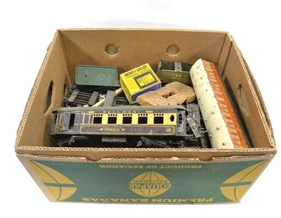 Lot 1109 - Leeds Model Company O-Gauge LNER 1st/3rd Coach (G, lacks bogies) Hornby Verona Pullman coach (a.f.)