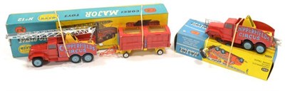 Lot 1231 - Corgi Gift Set No.12 Chipperfields Circus Crane Truck And Cage chrome jib (E box G-F, a little wear