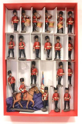 Lot 1322 - Elastolin Guards Band consisting of four drummers, twelve Guards, three officers (one on horseback)