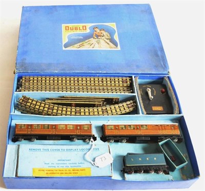 Lot 73 - Hornby Dublo 3-Rail EDP1 Passenger Train Set consisting of Sir Nigel Gresley (G, some corrosion...