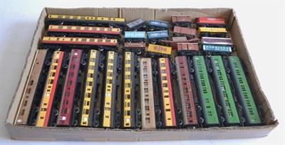 Lot 108 - Hornby/Triang OO Gauge A Collection Of Locomotives, Rolling Stock And Accessories Flying...