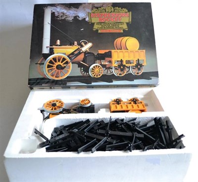 Lot 132 - Hornby 3.5"; Gauge Stephensons Rocket Set (G-E box G-E)