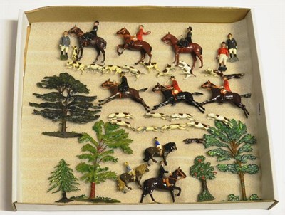 Lot 302 - Britains Hunt Figures including six mounted (two side saddle), 17 hounds, 2 foxes and three...