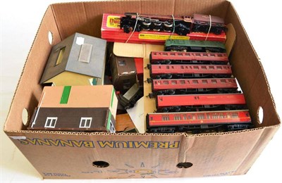 Lot 25 - Hornby Dublo 2226 City of London (G box G-F), two BR(E) Corridor coaches (both G-F) together...