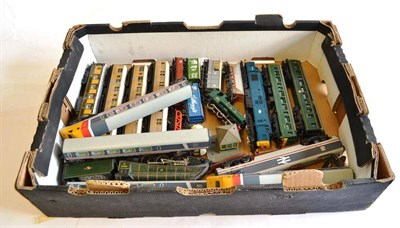 Lot 48 - Hornby Railway OO Gauge APT Five Car Set (G-E, but lacking pantograph), BR A4 Pacific Mallard...