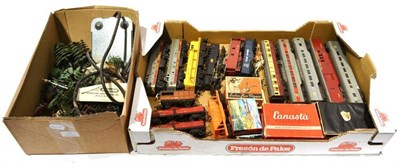 Lot 76 - Triang OO/HO Gauge Various US Outline And Other Items including Streamlined locomotive and...